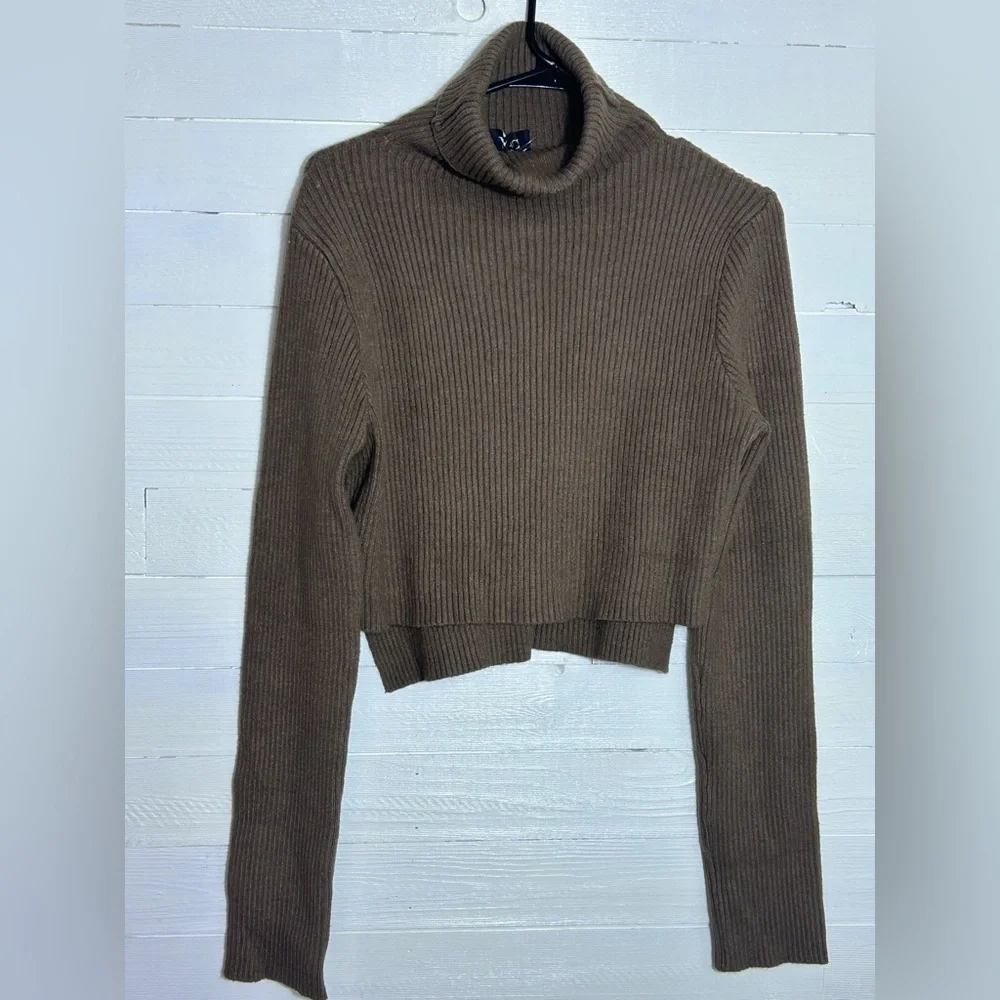 NWT Fate Ribbed Turtleneck by Vici, chocolate (brown), women’s size medium.